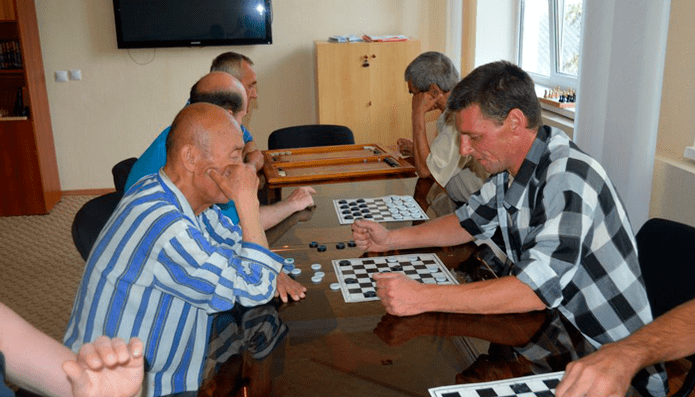 a game of checkers to distract from beer addiction